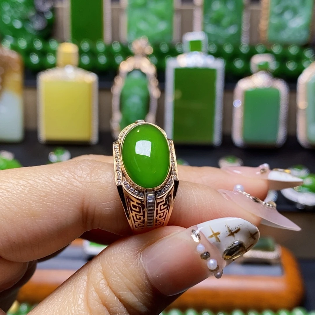 特***士和田玉18K金镶嵌挂件