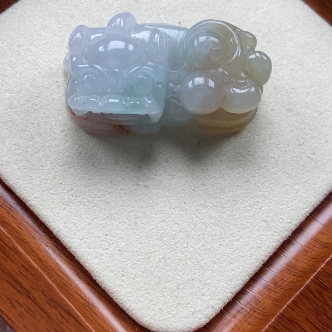 翡翠未镶嵌颈饰霸王貔貅