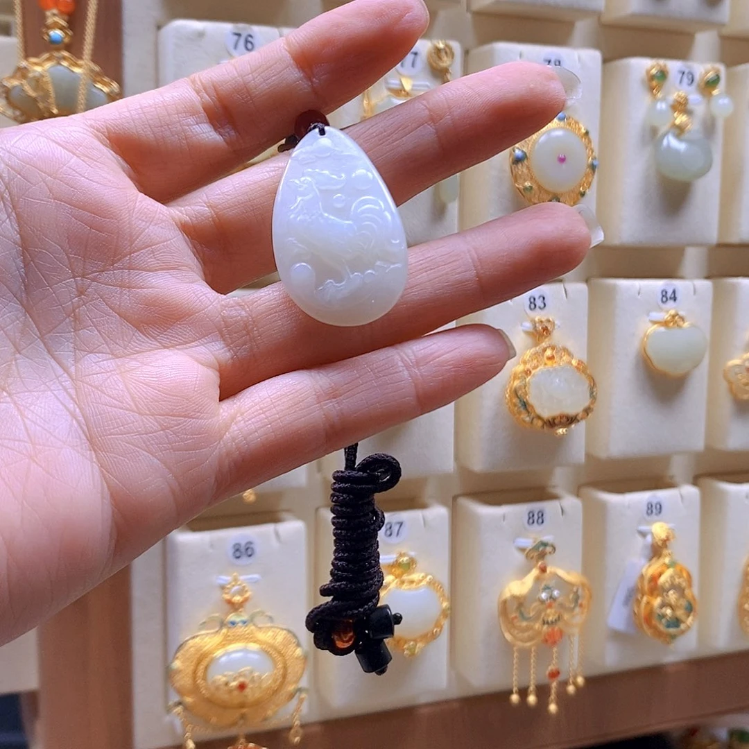 和田玉未镶嵌颈饰