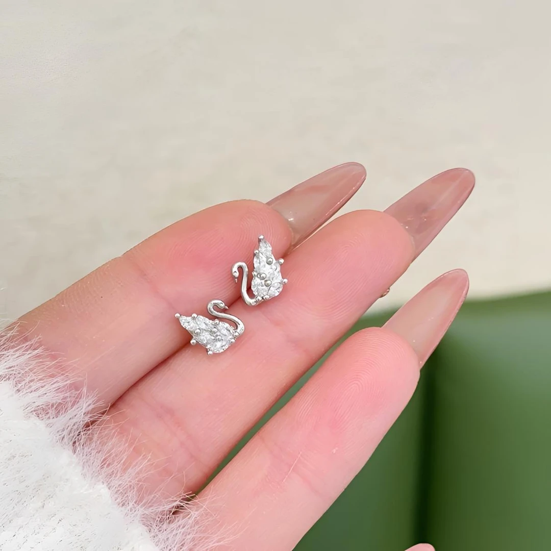 铜合金耳饰 满钻超仙天鹅耳钉女精致小巧高级感气质百搭耳饰礼物