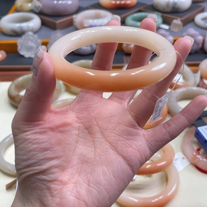 未镶嵌手镯石英质玉梓*