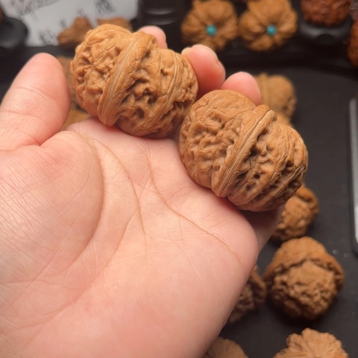 焦***击文玩核桃吊坠元宝