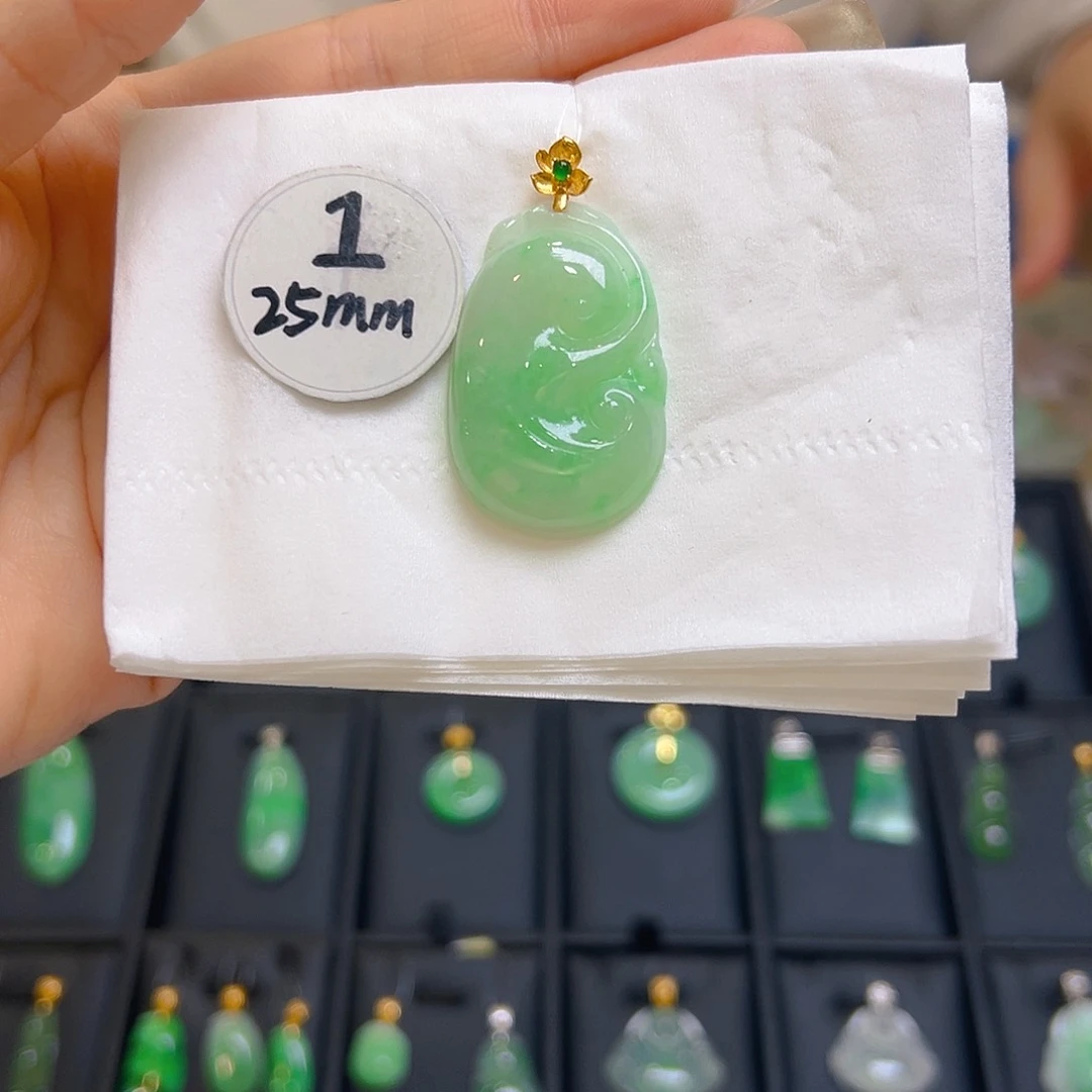 翡翠颈饰18K金镶嵌翡翠