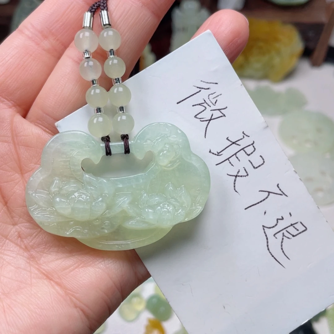 蛇纹石玉颈饰未镶嵌