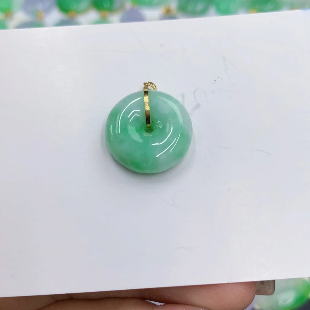 翡翠18K金镶嵌颈饰翡翠