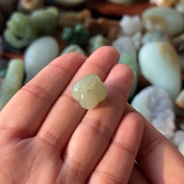 颈饰未镶嵌和田玉