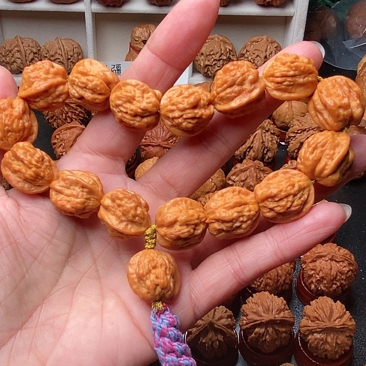 文玩核桃吊坠金蝉手持