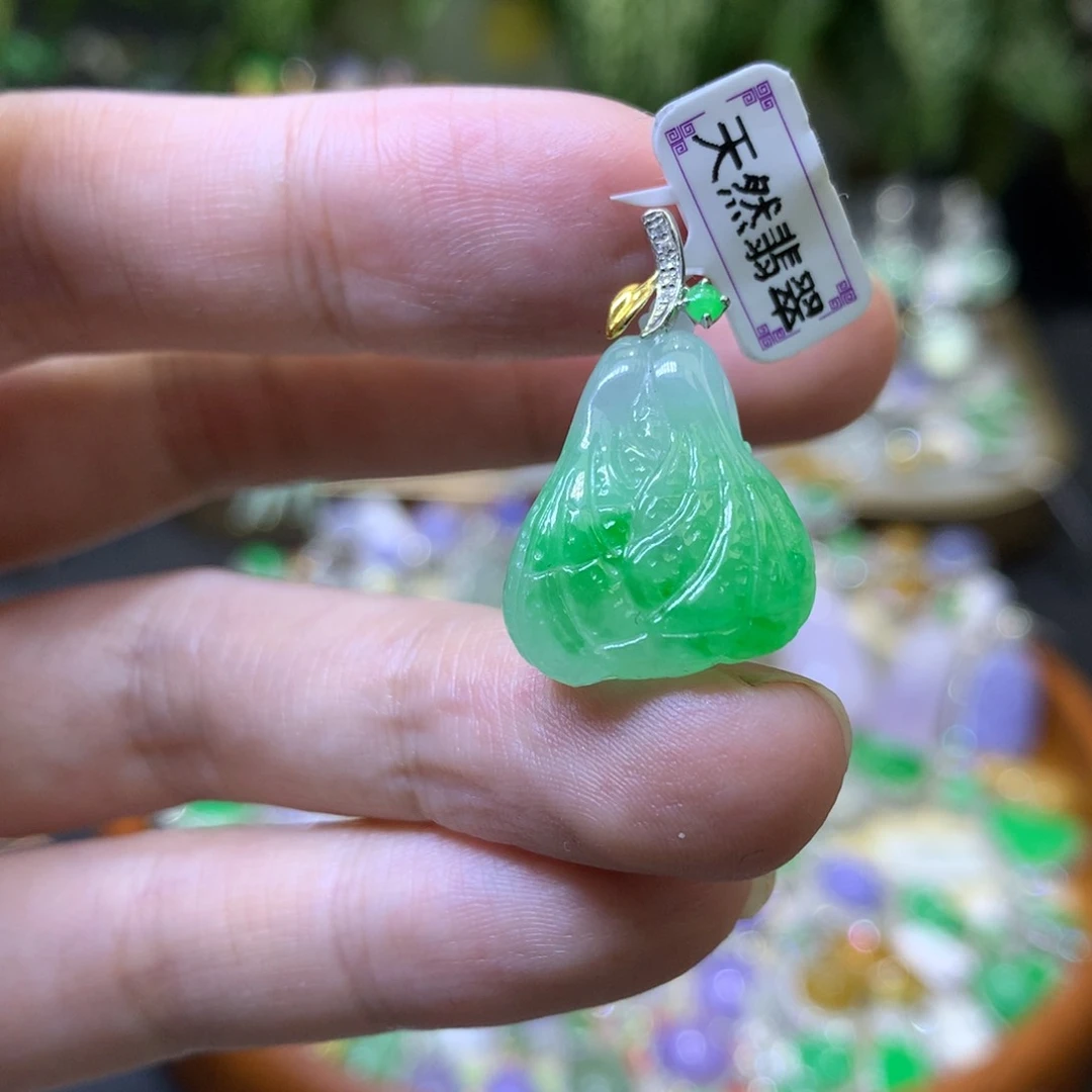 颈饰18K金镶嵌翡翠