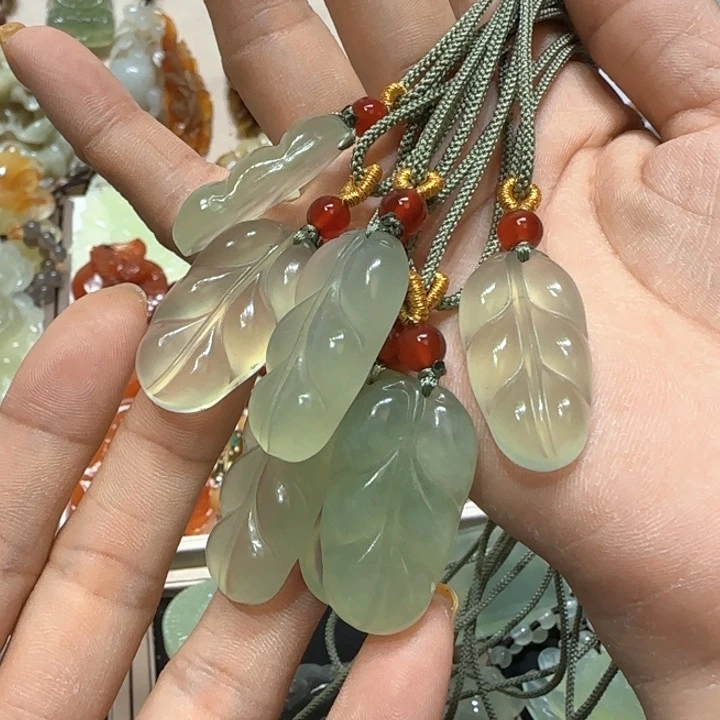 蛇纹石玉未镶嵌吊坠