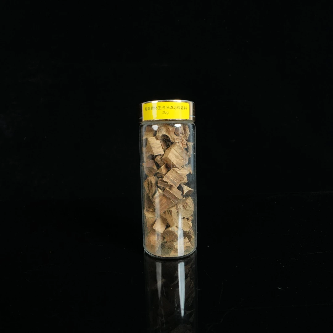B1559 越南顺化生结虎斑老料沉香香料 /  30g