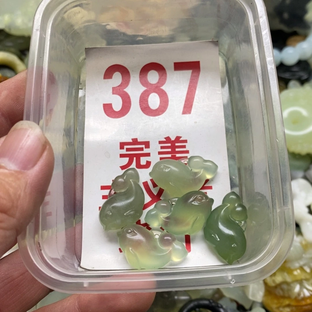 蛇纹石玉挂坠未镶嵌