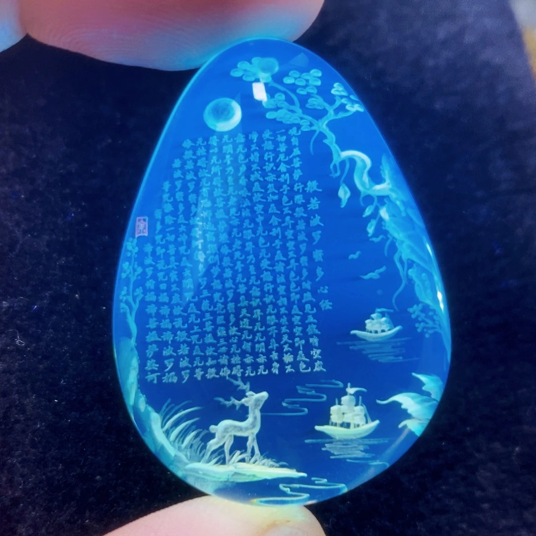 金珀未镶嵌颈饰琥珀雕刻件