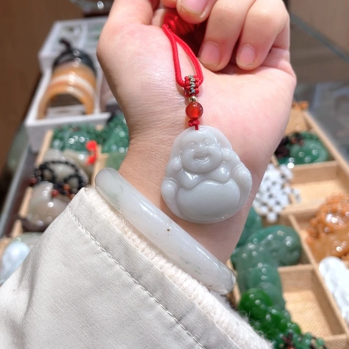 石英质玉未镶嵌颈饰