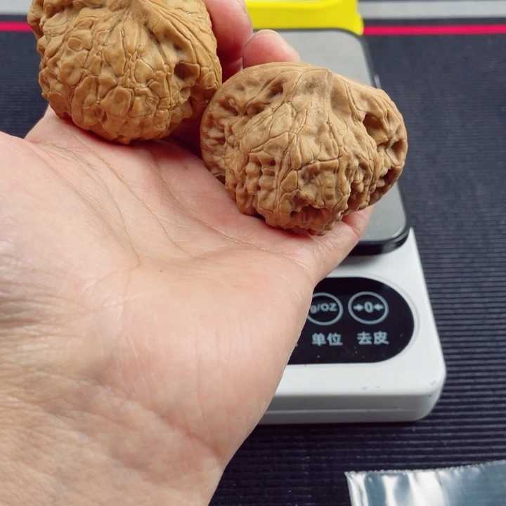 B***师文玩核桃把件龙顶