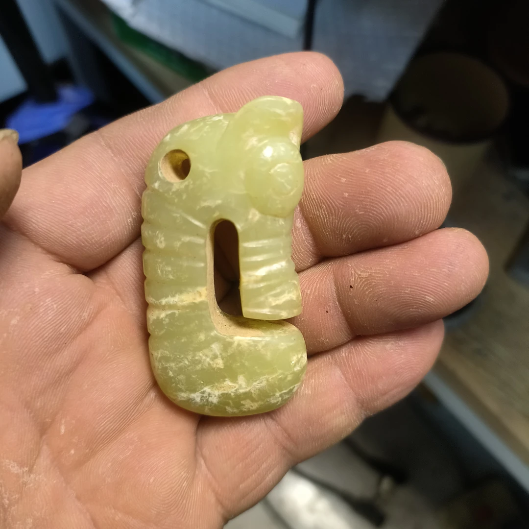 河磨奇石猪龙形器型件