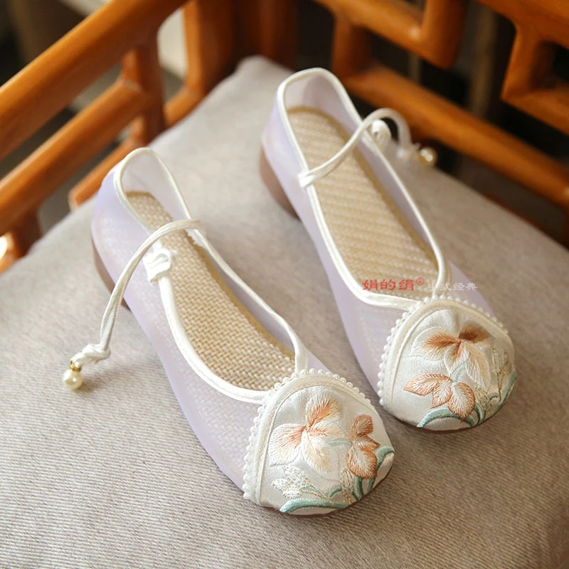 新款老北京布鞋中国风低跟网纱绣花鞋搭配旗袍纱裙汉服鞋民族风鞋