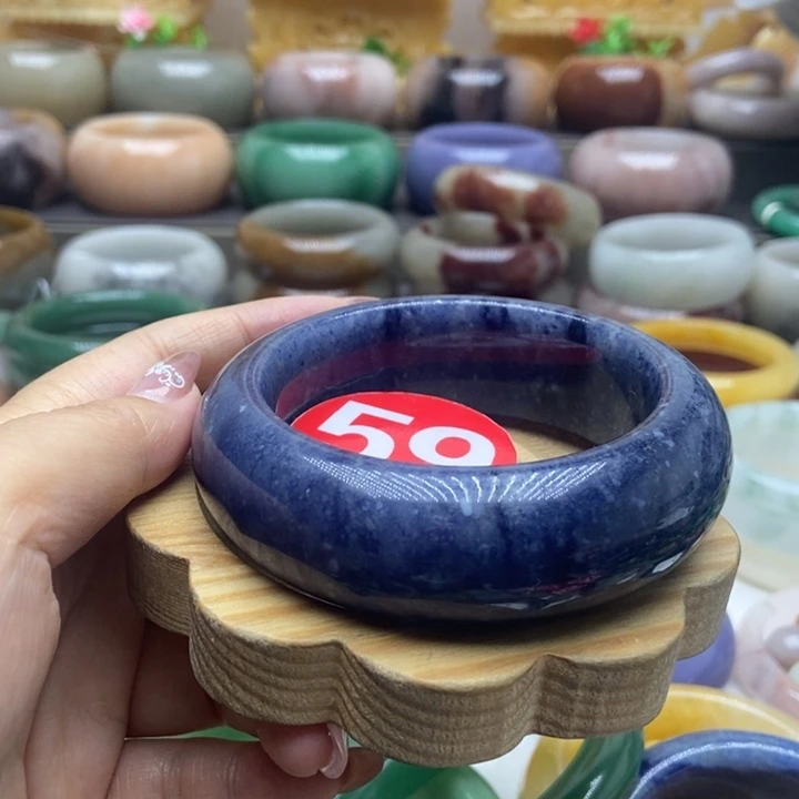 未镶嵌手镯石英质玉