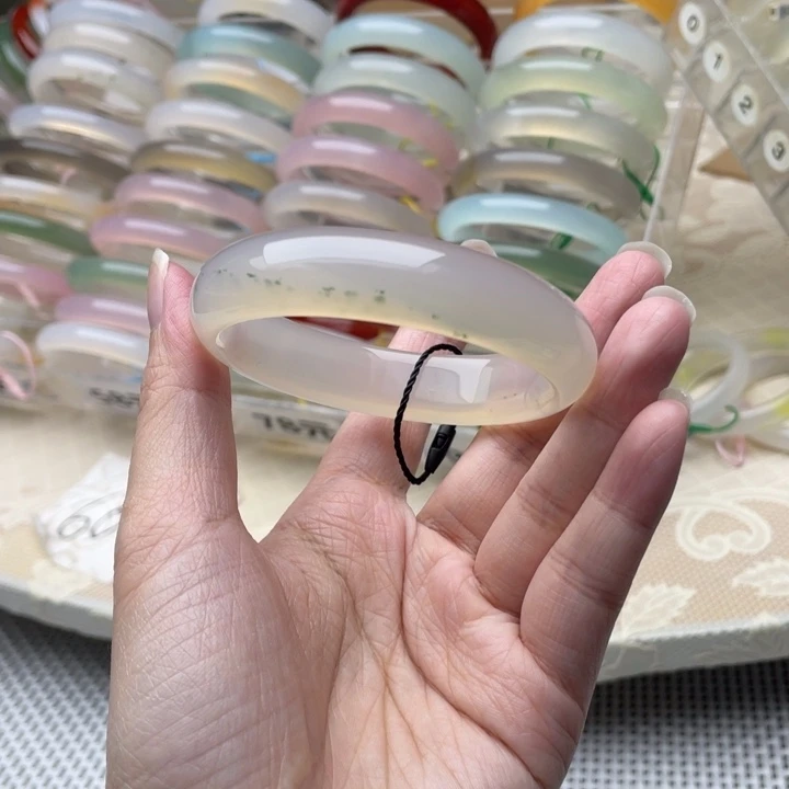 玛瑙/玉髓未镶嵌手镯56圈口