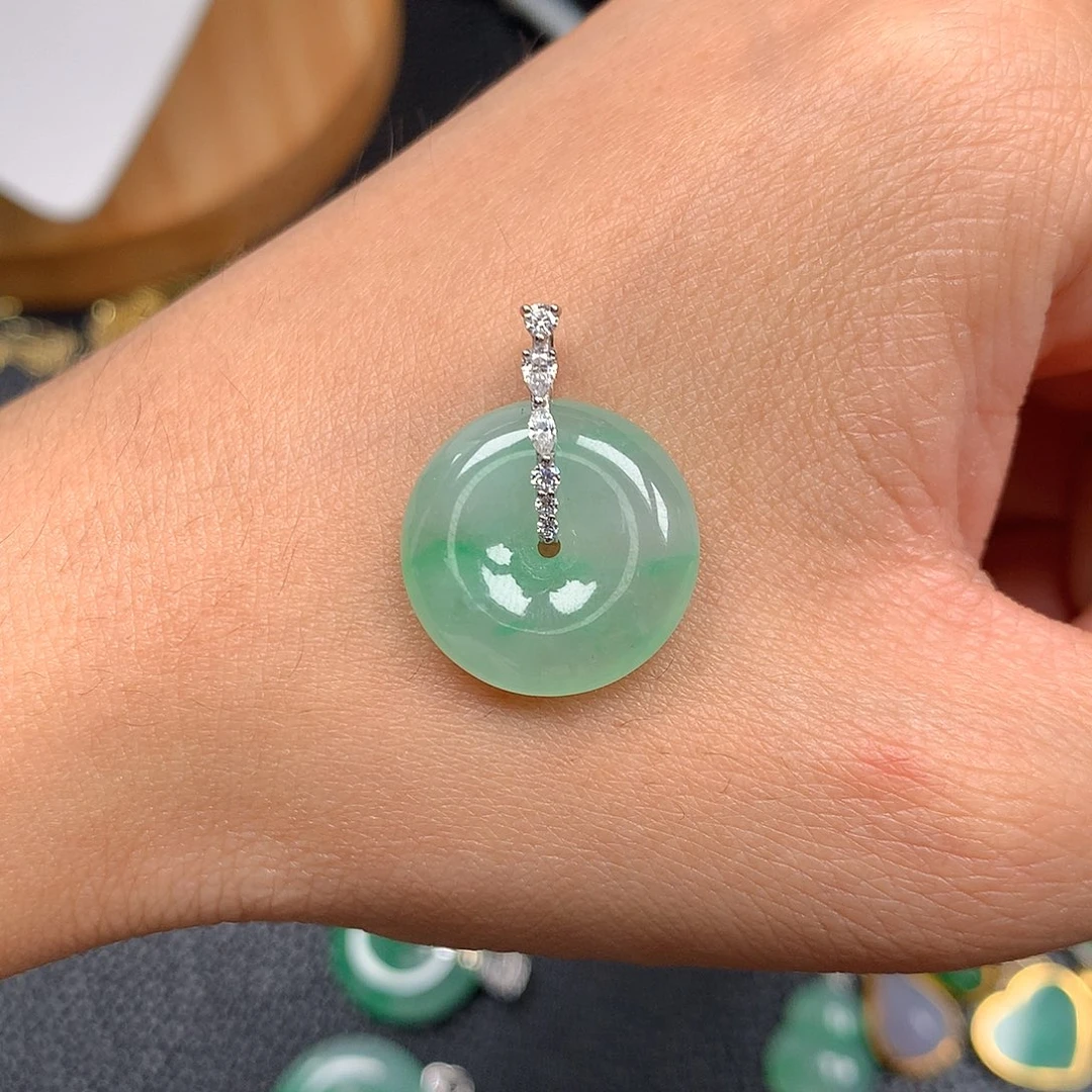 吊坠(赠链)18K金镶嵌翡翠