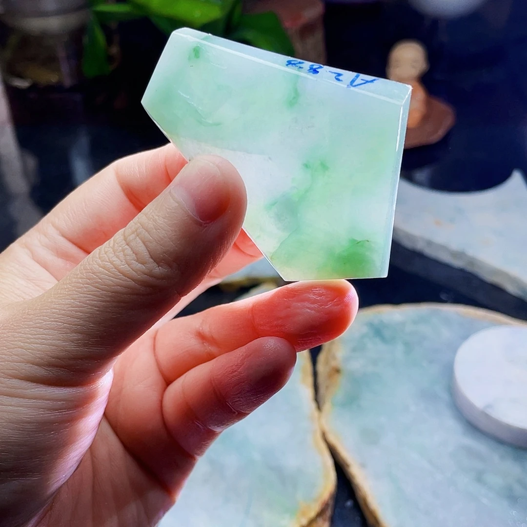 翡翠未镶嵌颈饰毛料39