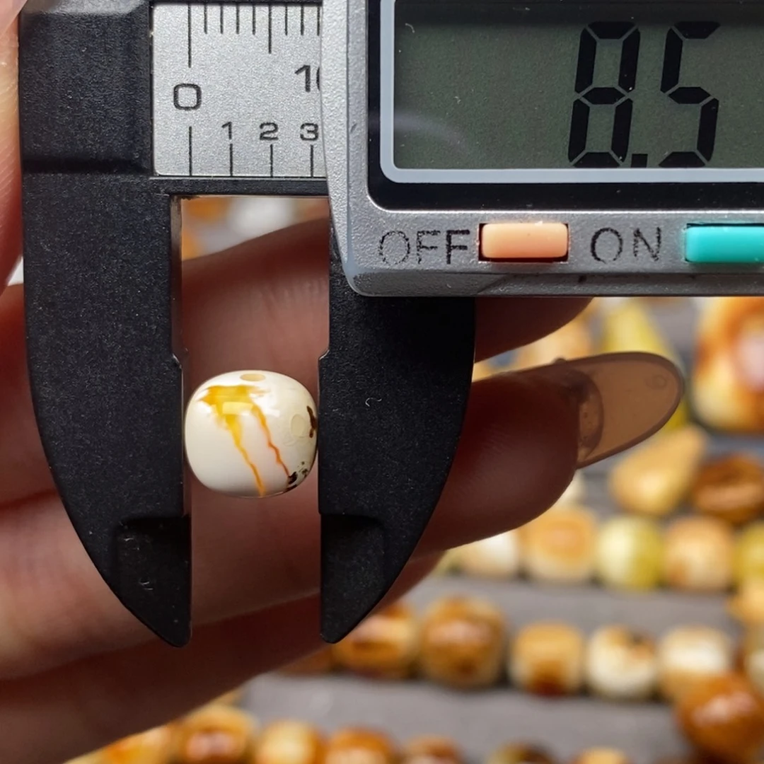 裸石金珀未镶嵌老型