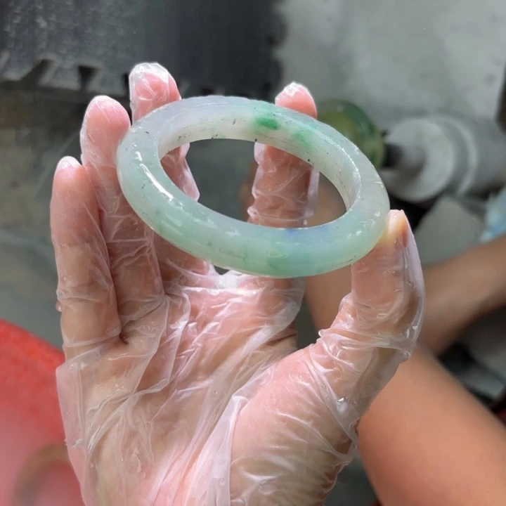J***夏石英质玉（非洲翠）手镯未镶嵌定制