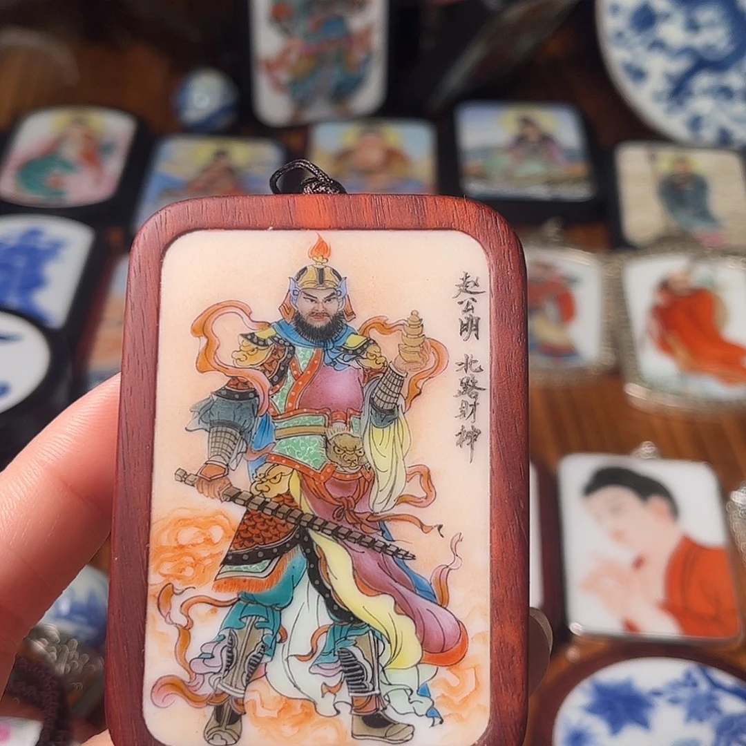 摆件卓****家瓷片挂件一个