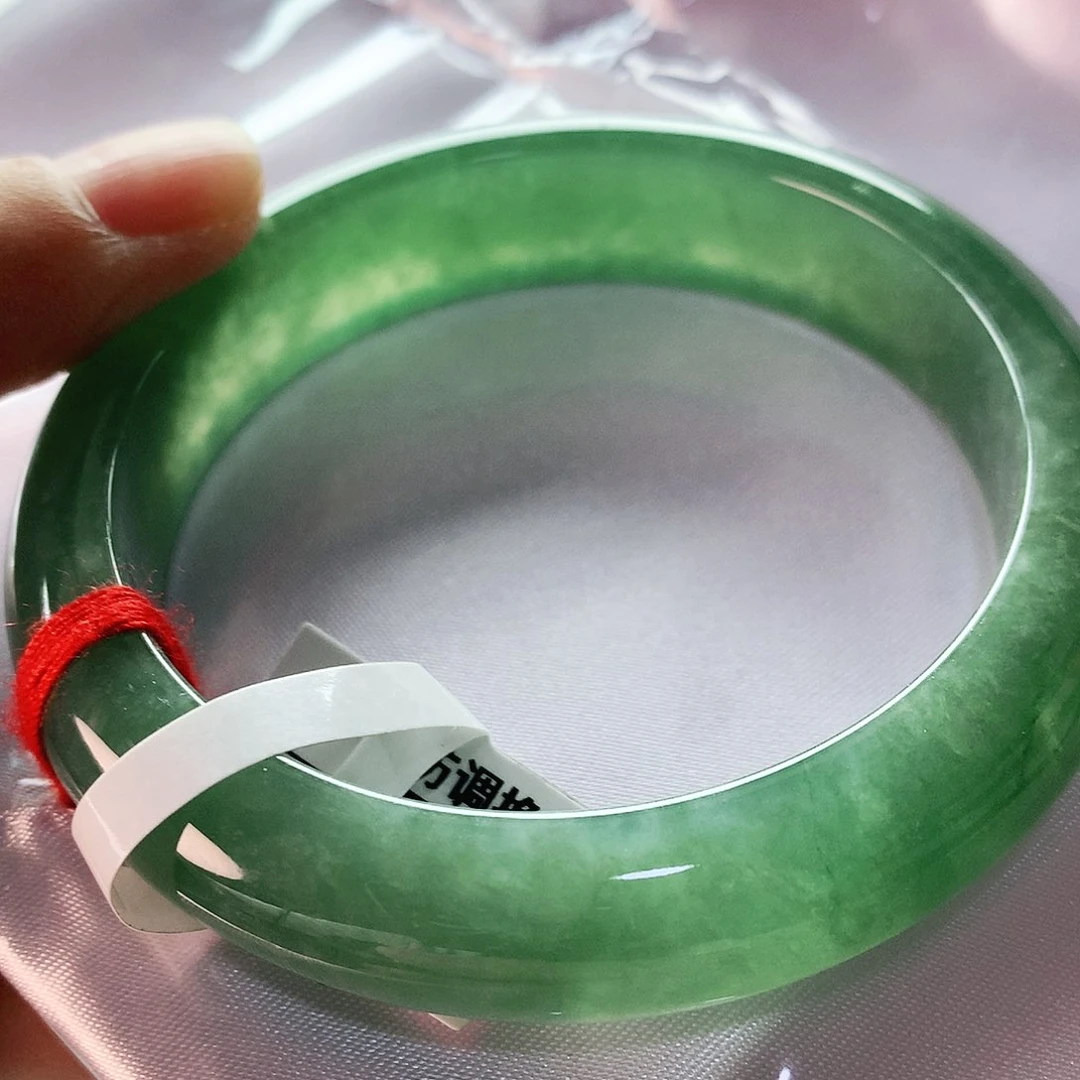 翡翠手镯未镶嵌56圈