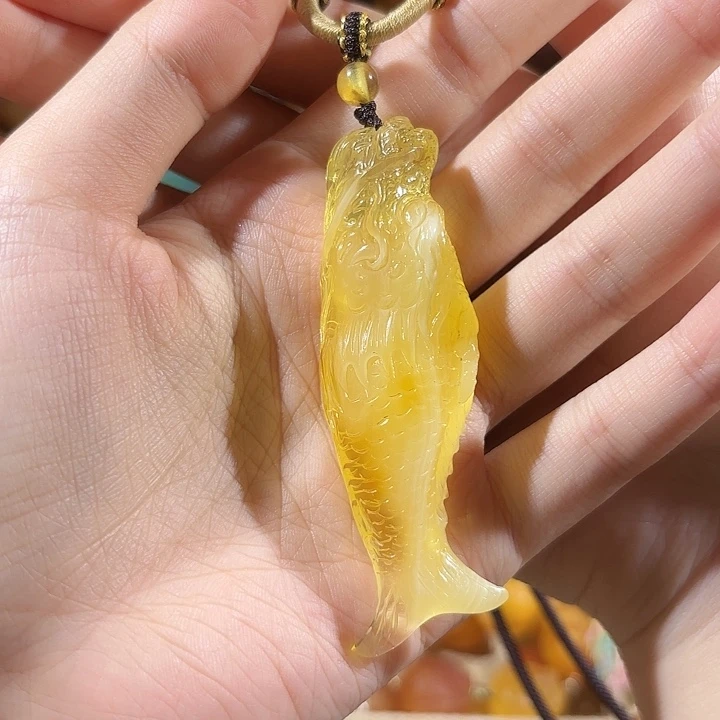 琥珀未镶嵌颈饰蜜蜡龙化鱼吊坠