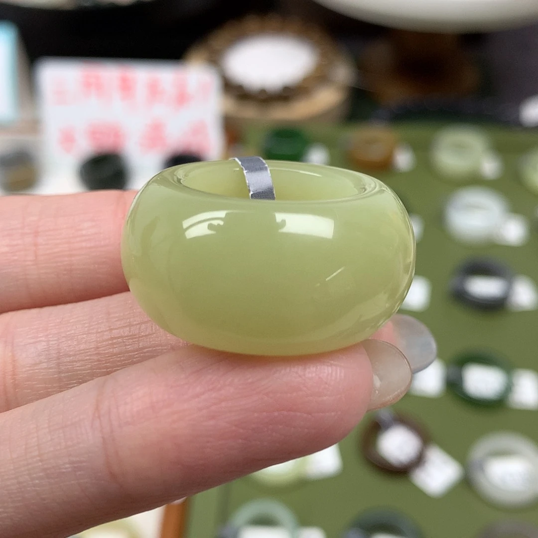 未镶嵌戒指和田玉
