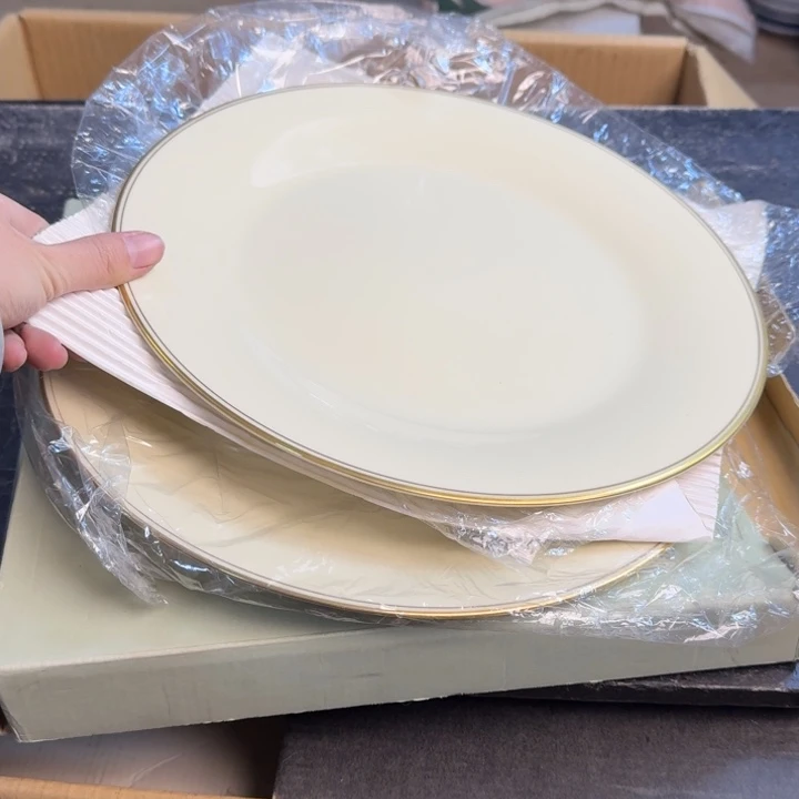 瓷片k****1轻微划痕。哈哈哈哈哈