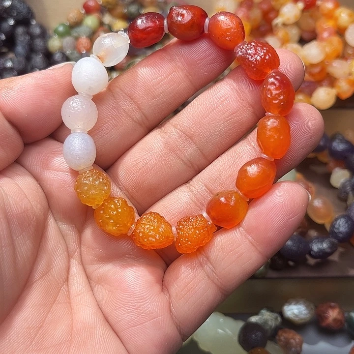 阿拉善彩玛瑙手串