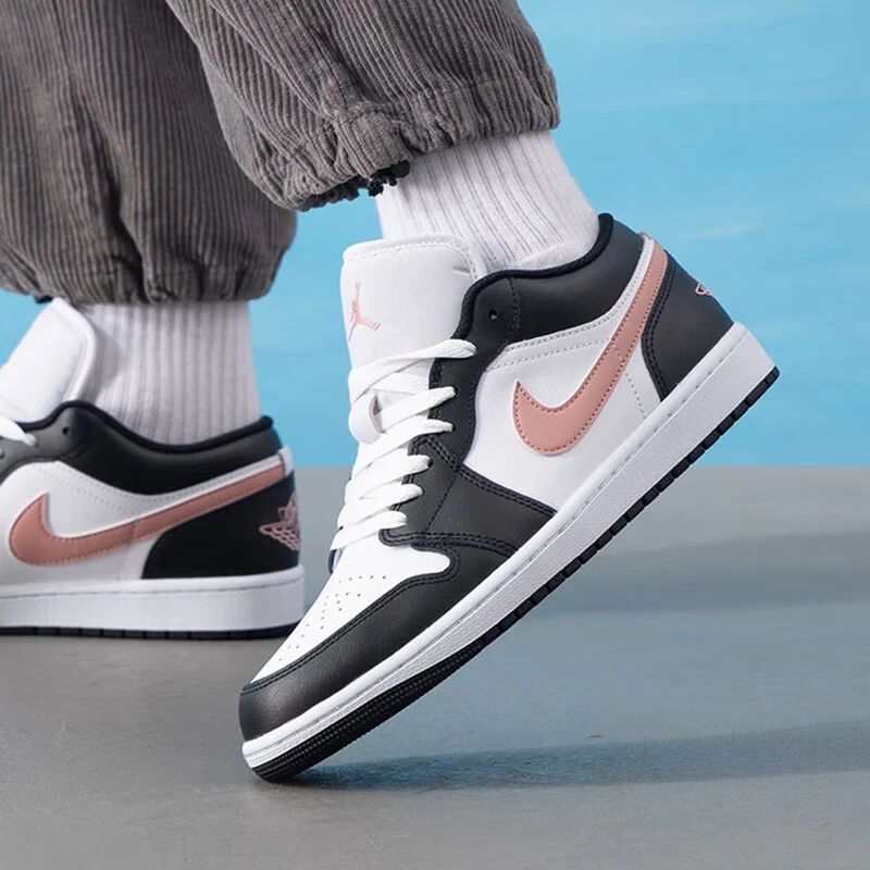 耐克NIKE男鞋JORDAN篮球鞋AJ1低帮休闲鞋运动鞋黑粉白553558-165