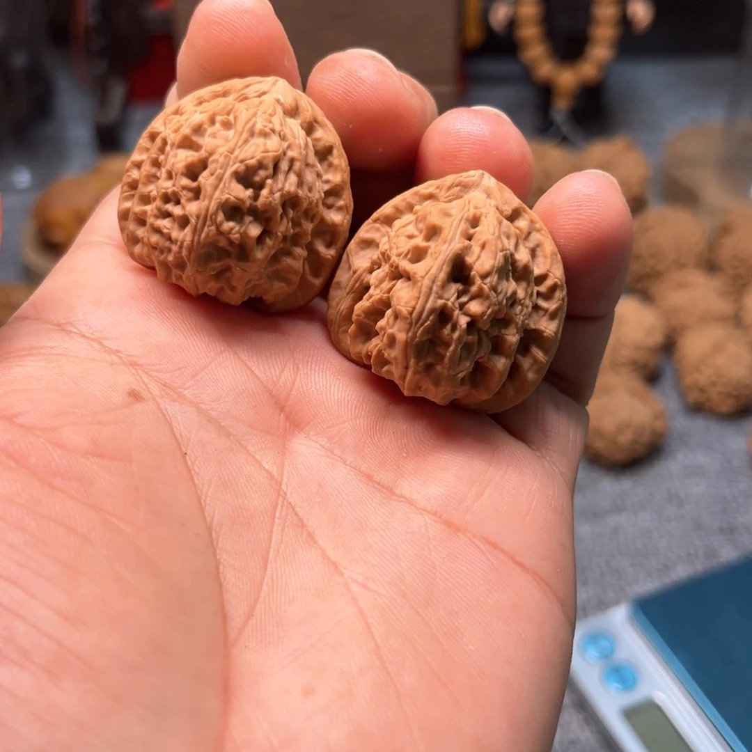 文玩核桃把件刘*刘三角白