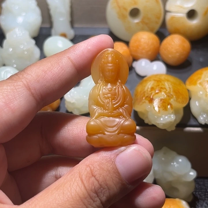 小***伱颈饰未镶嵌和田玉
