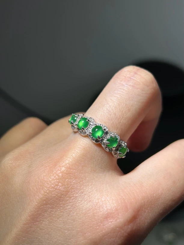 顺顺翡翠珠宝天然翡翠A货大绿蛋排戒