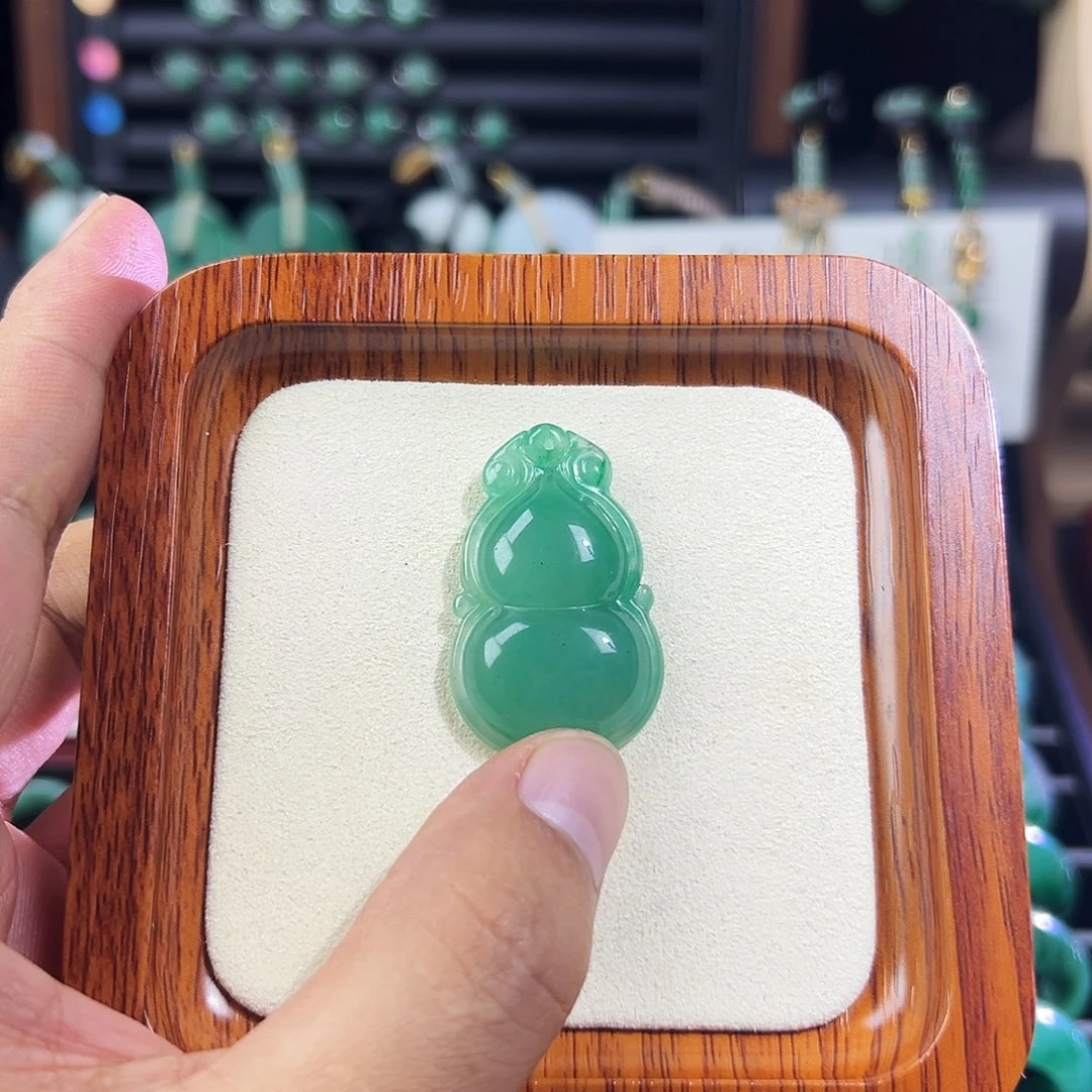 石英质玉未镶嵌颈饰