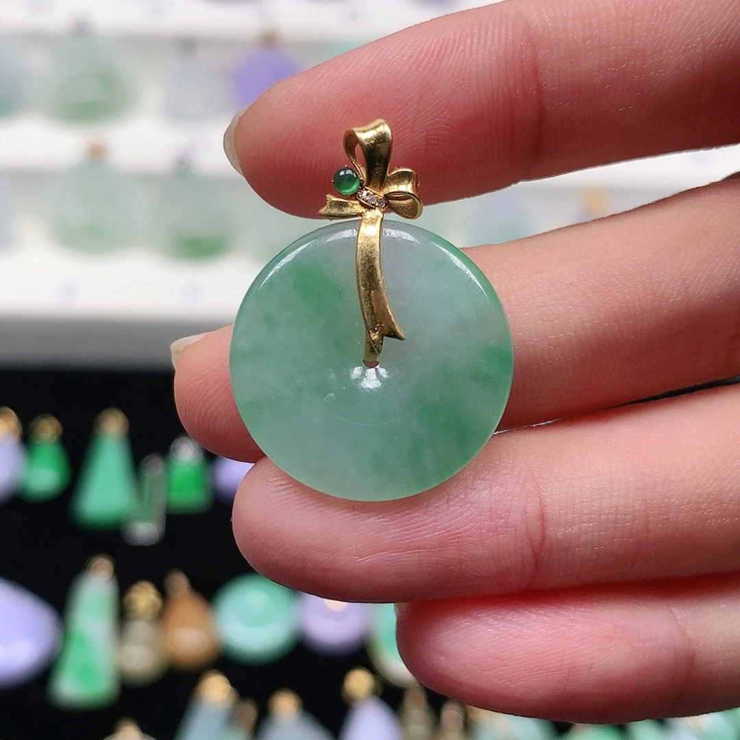 颈饰18K金镶嵌翡翠翡翠吊坠