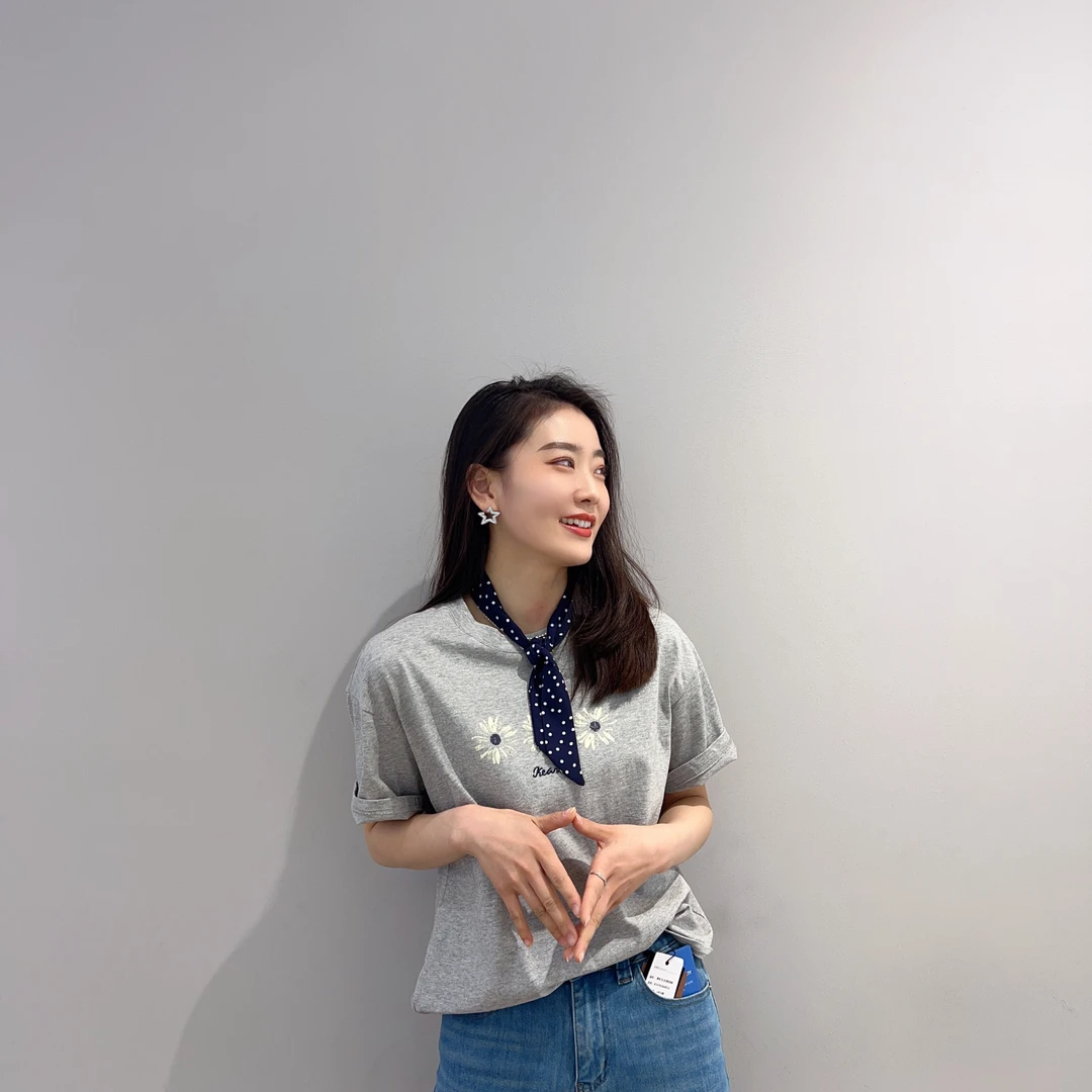 简约丝巾小花短袖T恤春装新款女装百搭打底短款T春夏内搭女 5A109