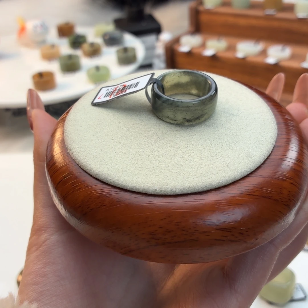 和田玉未镶嵌戒指青花圆切19.16mmj71