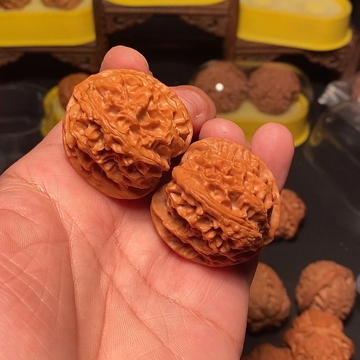 c****文玩核桃吊坠39尺，苹果园