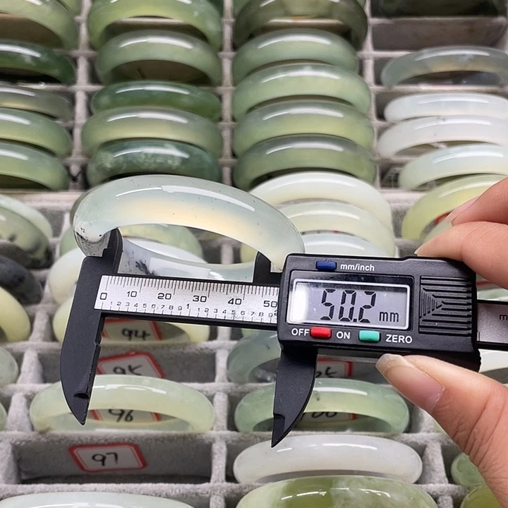 未镶嵌蛇纹石玉手镯95