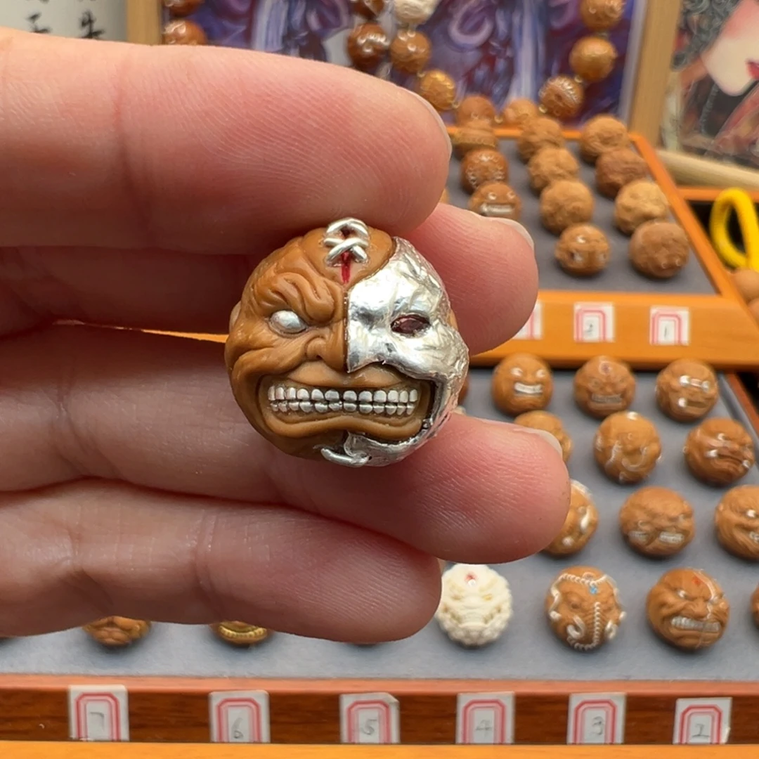 猴头核桃吊坠鬼面