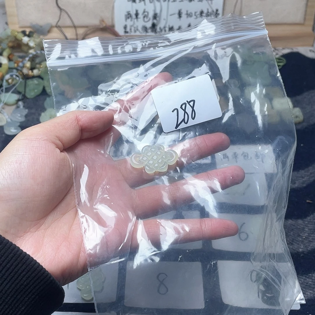 蛇纹石玉颈饰未镶嵌不****烂