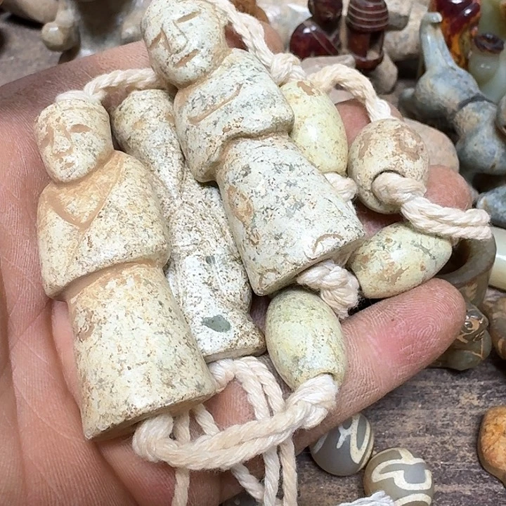 蛇纹石玉颈饰未镶嵌