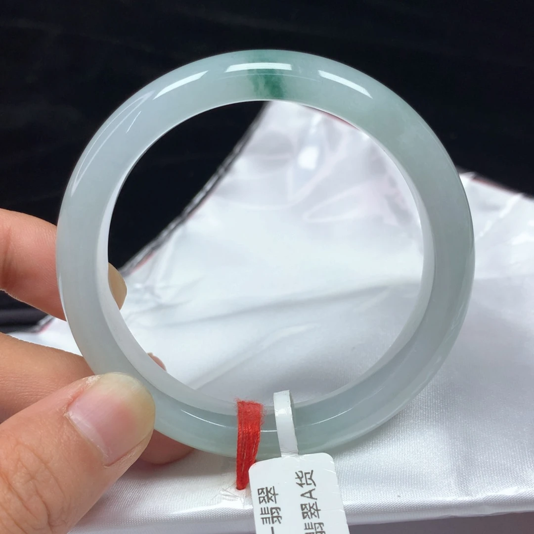 翡翠手镯（圆镯）未镶嵌56.7