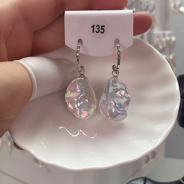 爱****无非金属巴洛克花瓣耳饰