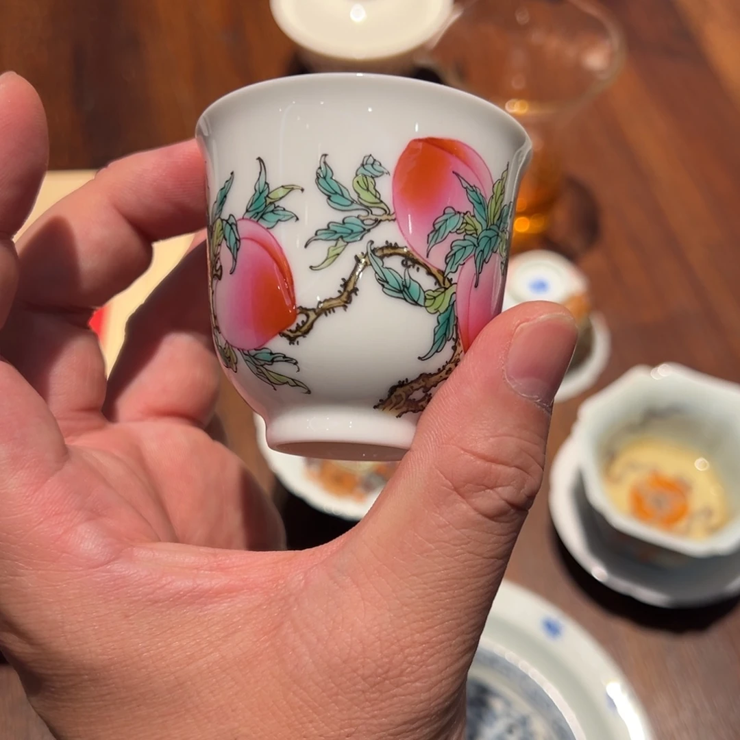 粉彩桃子铃铛主人杯