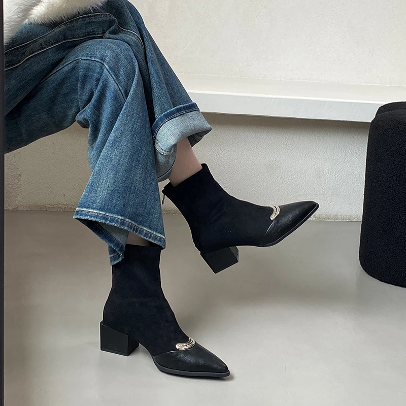 尖头短靴女2026秋冬季新款黑色短筒靴子复古粗跟马丁靴高跟瘦瘦靴