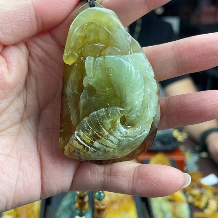 蛇纹石玉未镶嵌颈饰